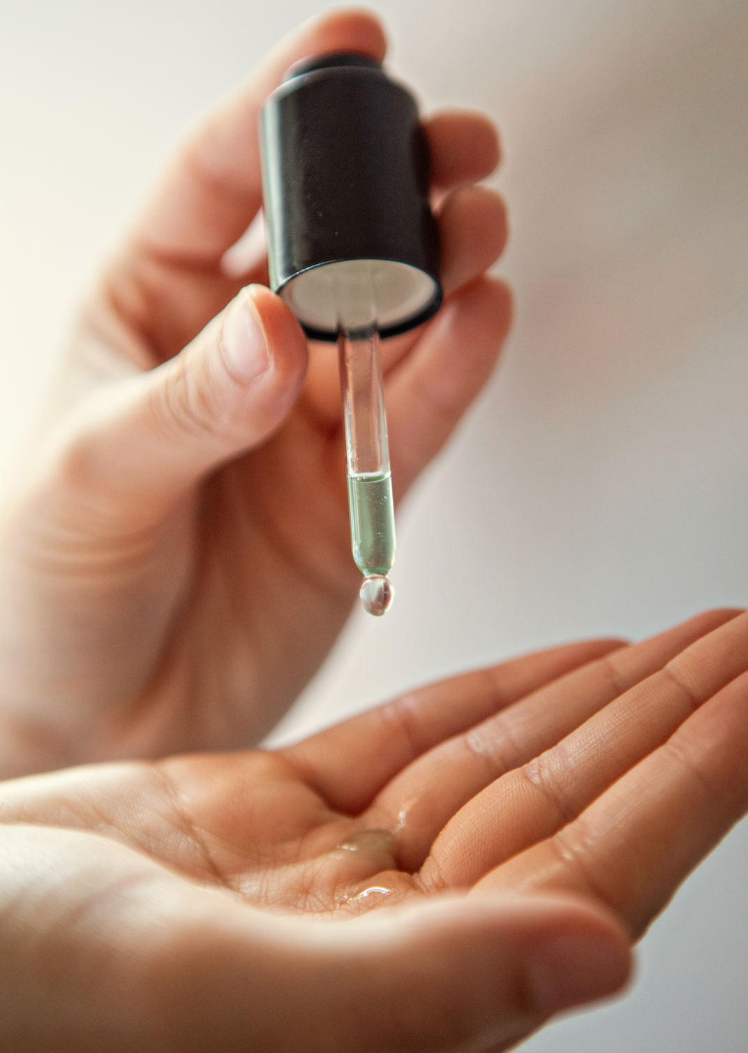 LUMINESCENT HYDRATING SERUM